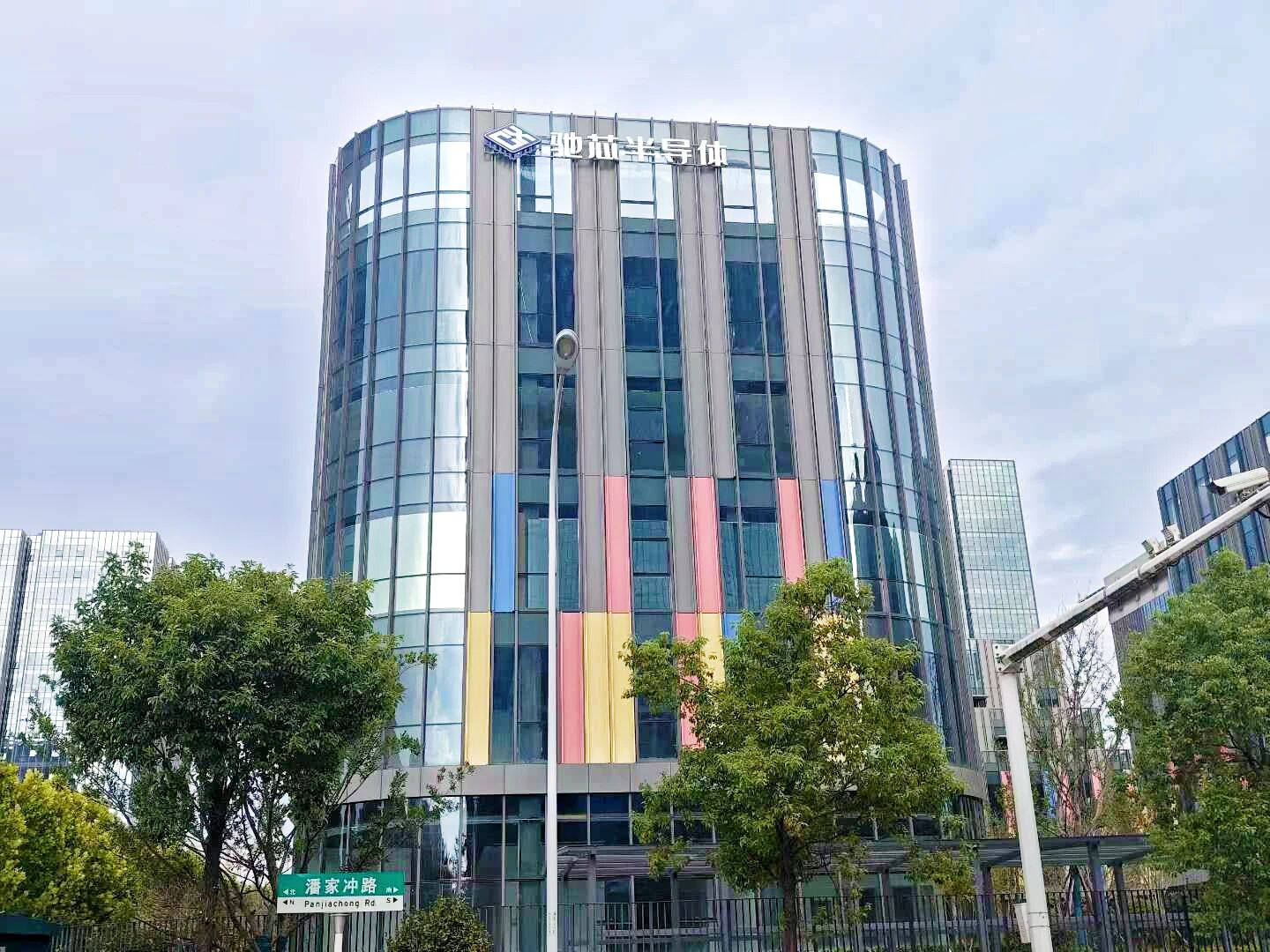 重磅！近亿元战略融资官宣+总部基地正式挂牌，龙八头号玩家唯一半导体开启新篇章